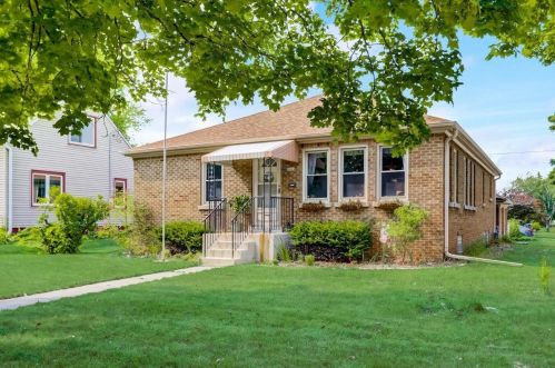 8604 Becher St, Milwaukee, WI 53227-1726