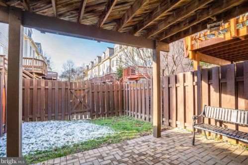 7818 Colonial Springs Blvd, Alexandria VA  22306-2864 exterior