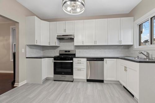 1527 30th St, Milwaukee WI  53208-2405 exterior