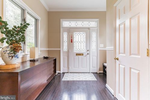 6507 Old Chesterbrook Rd, Mc Lean VA  22101-4608 exterior