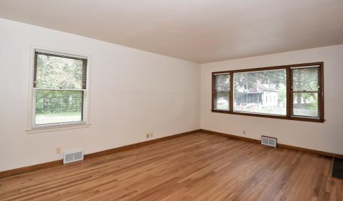 5533 39th St, Milwaukee, WI 53209-4613