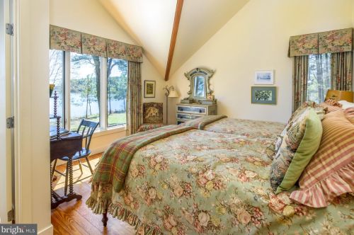 8377 Bozman Neavitt Rd, Saint Michaels MD 21663-2460 exterior