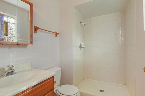 6601 Cornelia Ave, Chicago IL 60618-6035 exterior