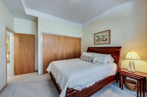 1133 Schubert Ave, Chicago IL 60614-1507 exterior