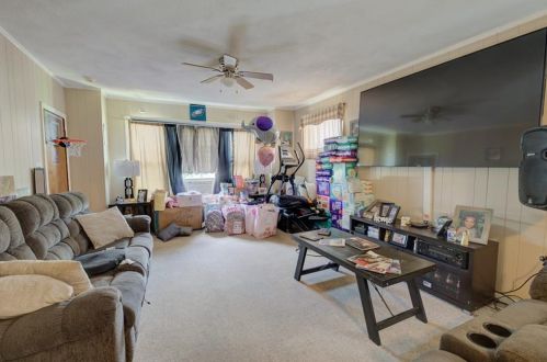 43 5 Ave, Woonsocket RI 02895-5019 exterior