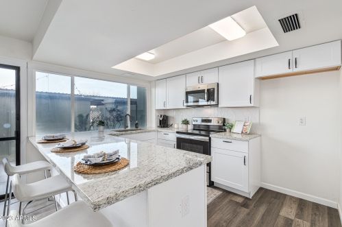 4665 21st Ave, Phoenix AZ  85015-4139 exterior