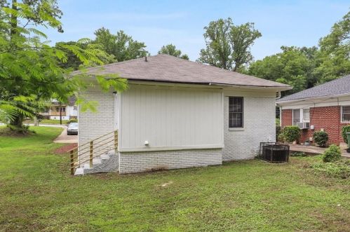 999 Cascade Rd, Atlanta GA  30311-2659 exterior