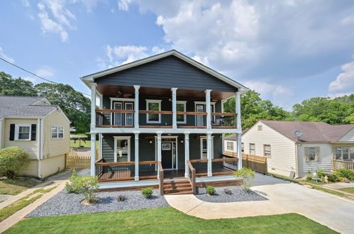 1477 Mercer Ave, Atlanta GA  30337-1515 exterior