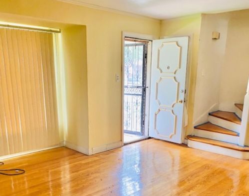 8752 East End Ave, Chicago, IL 60617-2733