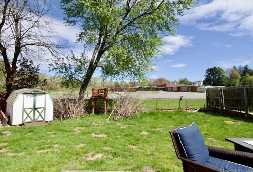 48 Spier Ave, Enfield CT 06082-4346 exterior