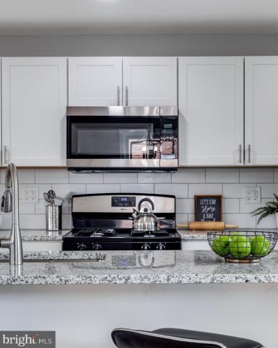 337 Holland St, Chester PA 19022-1011 exterior