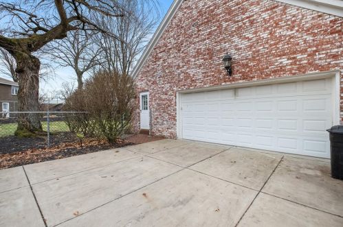 213 Harwick Dr, Pittsburgh PA  15235-5331 exterior