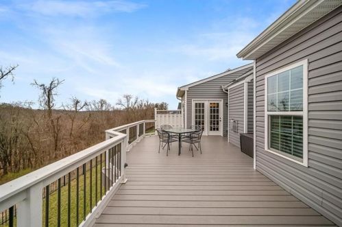 216 Overlook Dr, Pittsburgh PA 15216-1545 exterior