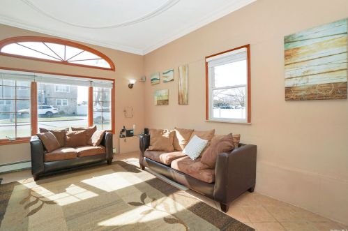 1526 10 St, Babylon NY 11704-3836 exterior