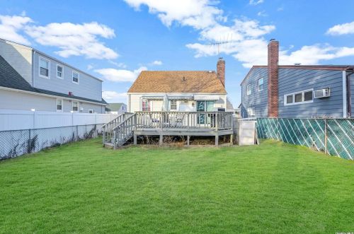 116 Casper St, Valley Stream, NY 11580-3606