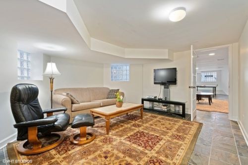 3705 Magnolia Ave, Chicago IL 60660-1496 exterior