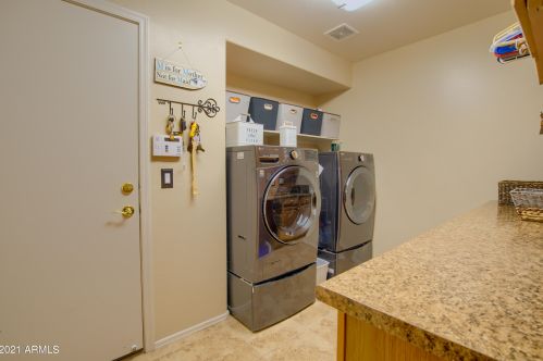 33907 23 Dr, Phoenix AZ 85027-4137 exterior