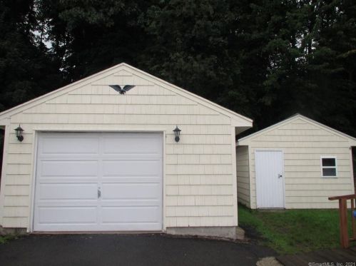 195 Country Club Rd, New Britain, CT 06053-1069