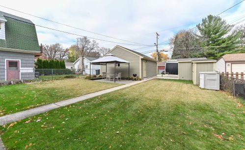 8324 Gridley Ave, Milwaukee WI 53213-3041 exterior