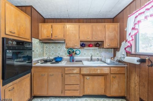 33 Columbia St, Wharton NJ 07885-2435 exterior