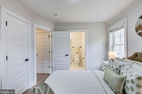 403 Dale Dr, Silver Spring MD  20910-5528 exterior