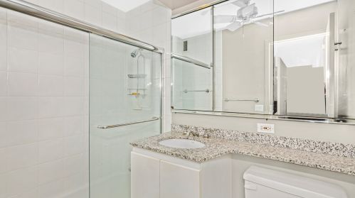 400 Randolph St, Chicago IL  60601-7313 exterior