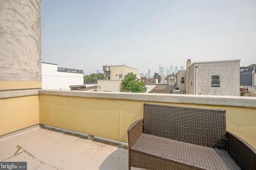 1717 Manton St, Philadelphia PA  19146-3017 exterior