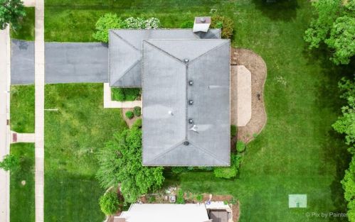 1788 Woodhaven Dr, Bull Valley IL 60014-1940 exterior