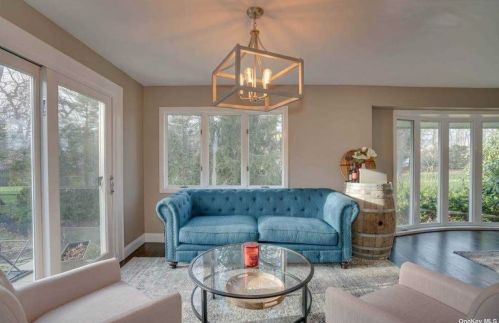 19 Stafford Dr, Huntington Station NY 11746-4551 exterior