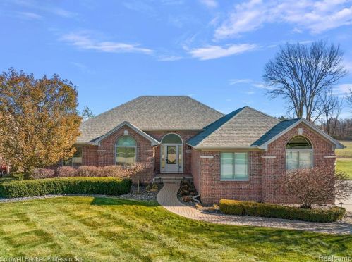 52180 Rejoice Dr, Macomb Township, MI 48042-3705