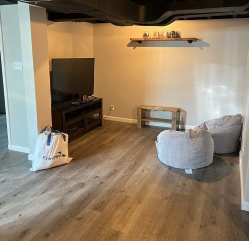 8585 Peebles Rd, Pittsburgh PA 15237-5722 exterior