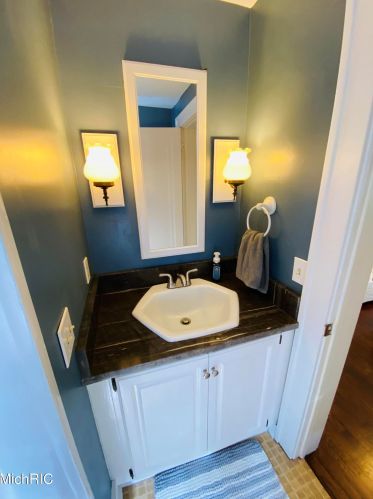 1140 Park St, Kalamazoo MI 49007-3487 exterior