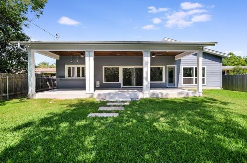 8208 Burrell Dr, Austin TX 78757-8339 exterior