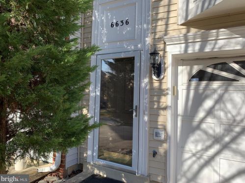 6636 Hunter Creek Ln, Alexandria VA  22315-6054 exterior