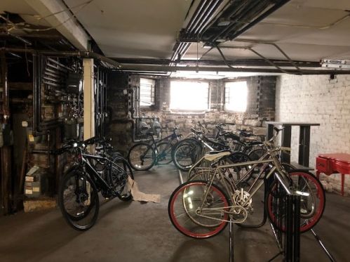 906 Grace St, Chicago IL  60613-3909 exterior