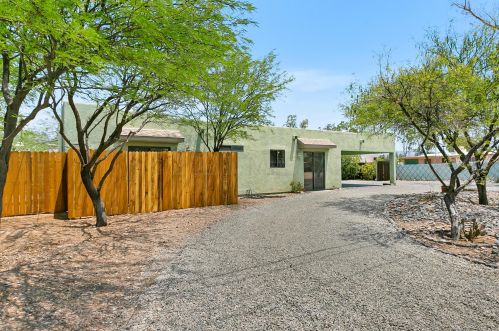 4595 Lester St, Tucson, AZ 85712-3449