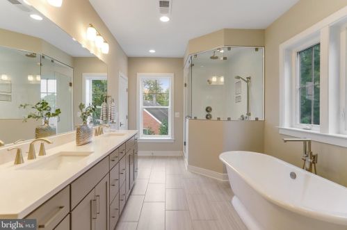 920 Darton Dr, Alexandria VA 22308-2021 exterior