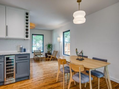 570 Hambrick Rd, Dallas TX  75218-1745 exterior