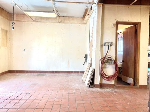 1985 Muskego Ave, Milwaukee WI 53204-3600 exterior