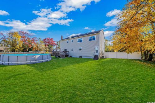 221 Atlantic St, Central Islip NY 11722-3223 exterior