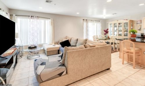 74 Union St, Newark, NJ 07105-1417