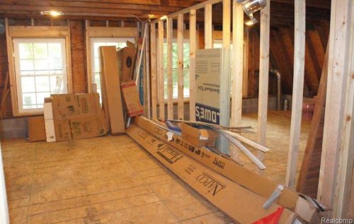 3322 Emmons Ave, Rochester MI 48307-5515 exterior