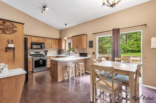 3040 Root Ct, Cedar Springs MI 49319-8153 exterior