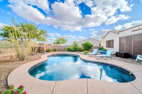 2432 Bassett Peak Dr, Green Valley AZ 85622-8116 exterior