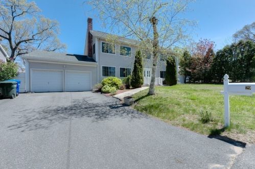 29 Pine Hill Rd, Springfield, MA 01118-1857