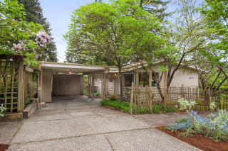 8762 25th Pl, Seattle WA  98115-3417 exterior