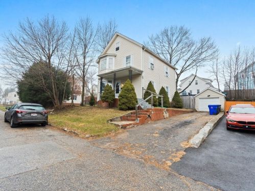 16 Allendale Ave, Providence, RI 02911-3104