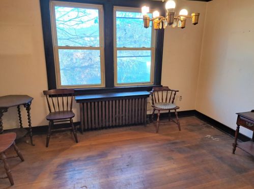 1305 Braddock Ave, Pittsburgh PA 15218-1638 exterior