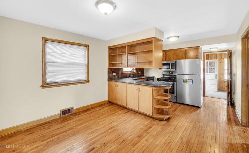 7944 Whipple St, Chicago IL 60655-2215 exterior