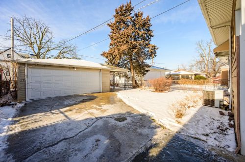 134 16 Ave, Broadview IL 60155-4015 exterior